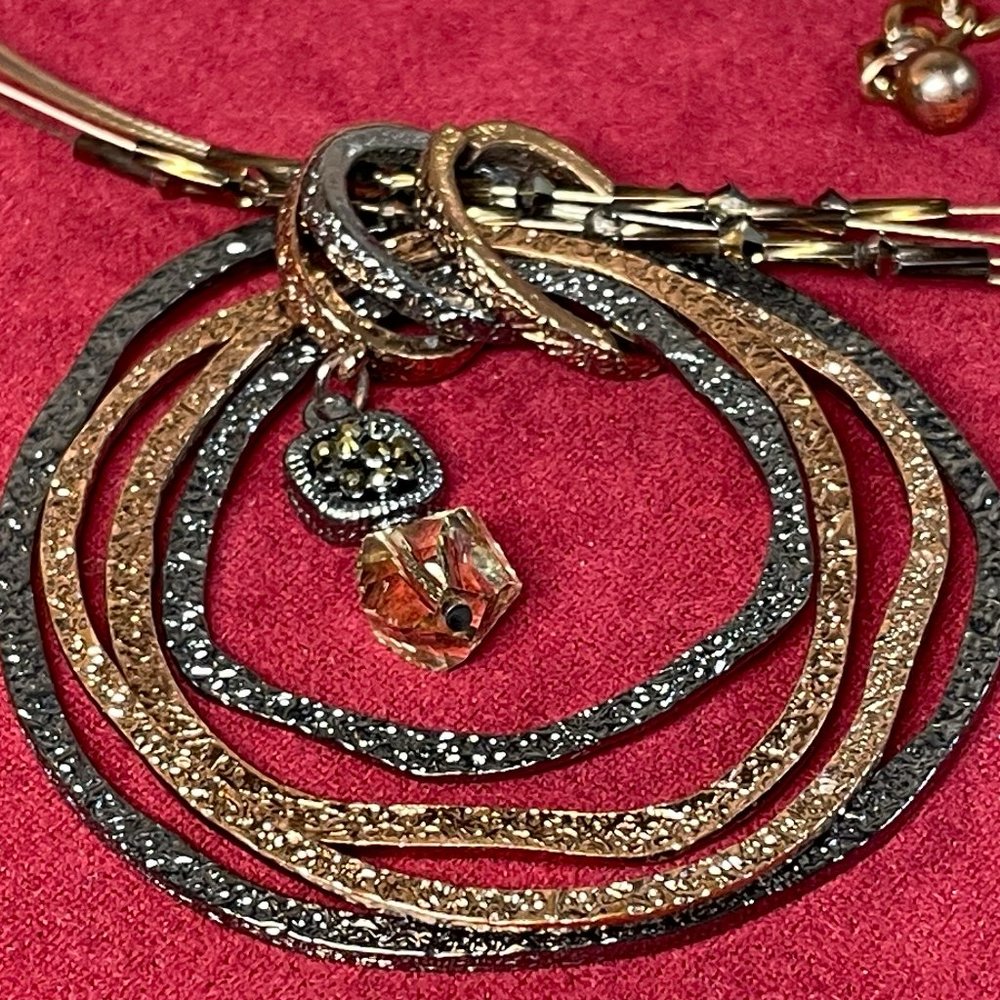Wire Necklace w. Shiny Textured Metal & Beaded Pendant - Unique